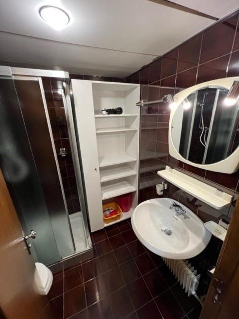 Residenza Albare Aparthotel Marilleva Ngoại thất bức ảnh